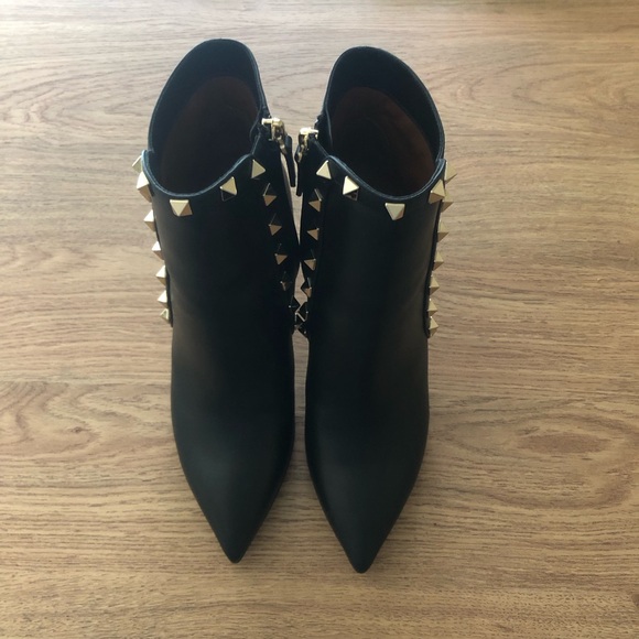 NIB $1245 Valentino Garavani Rockstud Pointy Toe Leather Bootie - 6US / 36EU! - Picture 2 of 15